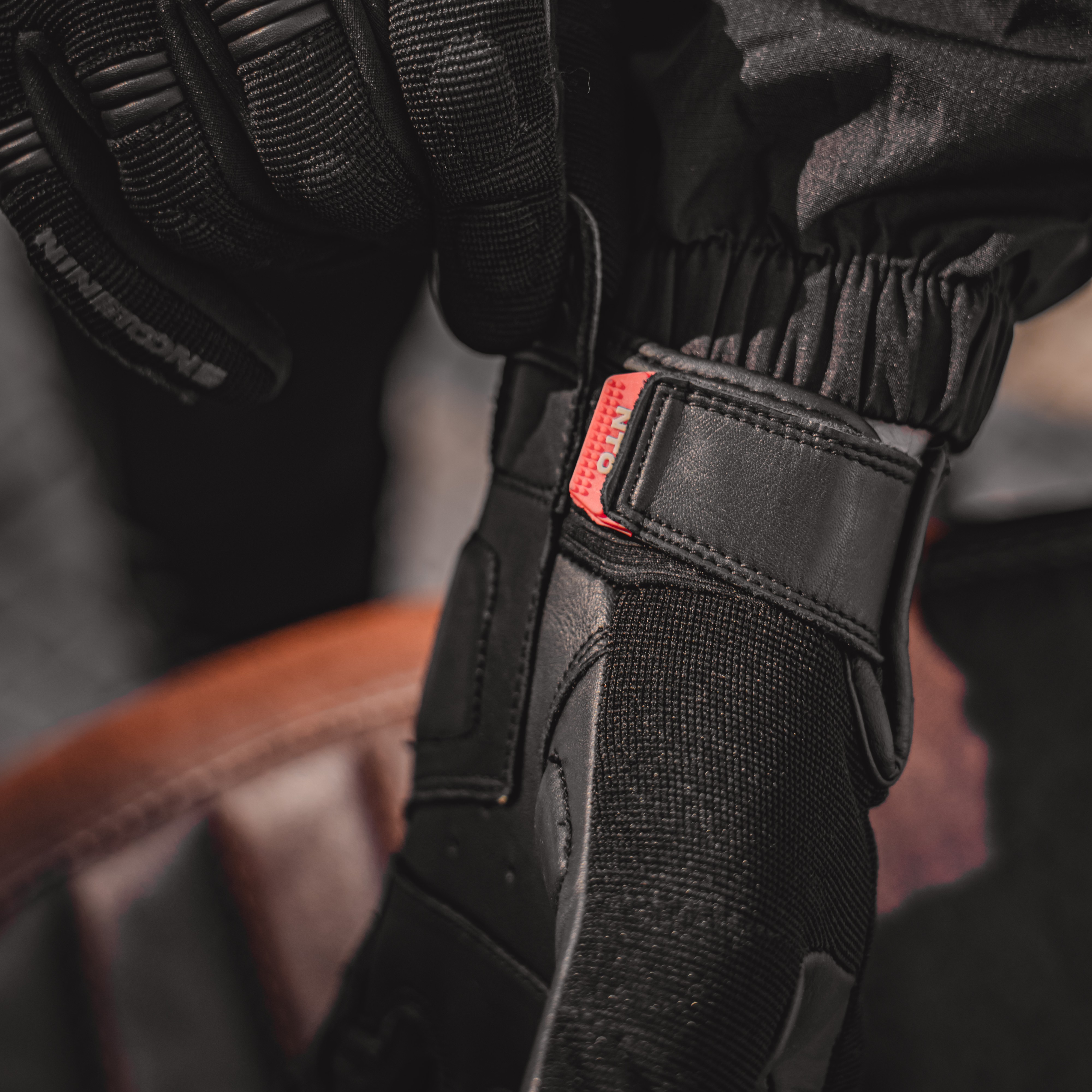 Guantes NTO Urban Evo II Hombre Negro